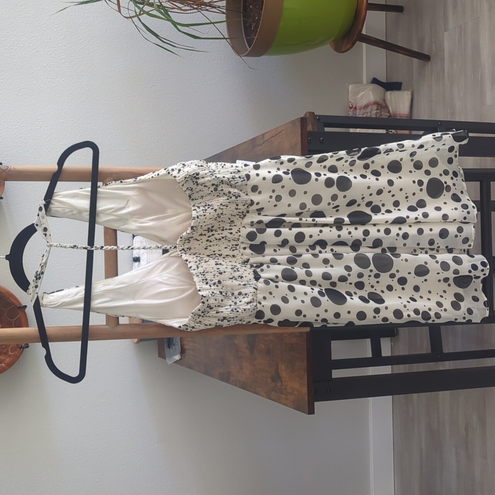 Dress - Picture 2 of 3